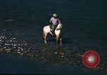 Image Pêche à partir de l'homme Jackson Wyoming USA, 1960, de la seconde 16 séquences d'archives historiques vidéo 65675068832
