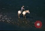 Image Pêche à partir de l'homme Jackson Wyoming USA, 1960, de la seconde 18 séquences d'archives historiques vidéo 65675068832