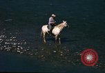 Image Pêche à partir de l'homme Jackson Wyoming USA, 1960, de la seconde 19 séquences d'archives historiques vidéo 65675068832