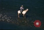 Image Pêche à partir de l'homme Jackson Wyoming USA, 1960, de la seconde 22 séquences d'archives historiques vidéo 65675068832