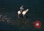Image Pêche à partir de l'homme Jackson Wyoming USA, 1960, de la seconde 23 séquences d'archives historiques vidéo 65675068832