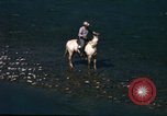 Image Pêche à partir de l'homme Jackson Wyoming USA, 1960, de la seconde 27 séquences d'archives historiques vidéo 65675068832
