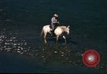 Image Pêche à partir de l'homme Jackson Wyoming USA, 1960, de la seconde 28 séquences d'archives historiques vidéo 65675068832