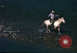 Image Pêche à partir de l'homme Jackson Wyoming USA, 1960, de la seconde 30 séquences d'archives historiques vidéo 65675068832
