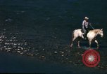 Image Pêche à partir de l'homme Jackson Wyoming USA, 1960, de la seconde 31 séquences d'archives historiques vidéo 65675068832