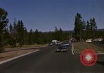 Standbild Fahrt durch den Yellowstone National Park in 1960 Wyoming United States USA, 1960, aus Sekunde 4 historischem Filmmaterial Videoclip 65675068834