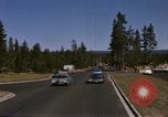 Standbild Fahrt durch den Yellowstone National Park in 1960 Wyoming United States USA, 1960, aus Sekunde 6 historischem Filmmaterial Videoclip 65675068834