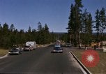 Standbild Fahrt durch den Yellowstone National Park in 1960 Wyoming United States USA, 1960, aus Sekunde 8 historischem Filmmaterial Videoclip 65675068834