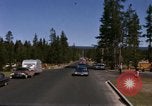 Standbild Fahrt durch den Yellowstone National Park in 1960 Wyoming United States USA, 1960, aus Sekunde 9 historischem Filmmaterial Videoclip 65675068834