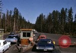 Standbild Fahrt durch den Yellowstone National Park in 1960 Wyoming United States USA, 1960, aus Sekunde 34 historischem Filmmaterial Videoclip 65675068834