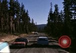 Standbild Fahrt durch den Yellowstone National Park in 1960 Wyoming United States USA, 1960, aus Sekunde 40 historischem Filmmaterial Videoclip 65675068834
