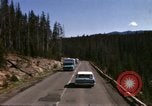 Standbild Fahrt durch den Yellowstone National Park in 1960 Wyoming United States USA, 1960, aus Sekunde 54 historischem Filmmaterial Videoclip 65675068834