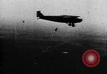 Immagine di Parachutist jump Illinois United States USA, 1930, secondo 38 filmato di repertorio 65675068848