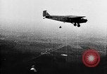 Immagine di Parachutist jump Illinois United States USA, 1930, secondo 39 filmato di repertorio 65675068848
