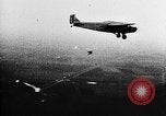 Immagine di Parachutist jump Illinois United States USA, 1930, secondo 40 filmato di repertorio 65675068848