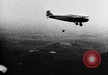 Immagine di Parachutist jump Illinois United States USA, 1930, secondo 41 filmato di repertorio 65675068848