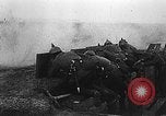 Immagine di Gas asfissianti e maschere antigas nella prima guerra mondiale Europa, 1918, secondo 53 filmato di repertorio 65675068861