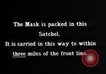 Immagine di istruzioni per la maschera gas United States USA, 1918, secondo 7 filmato di repertorio 65675068863