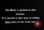 Immagine di istruzioni per la maschera gas United States USA, 1918, secondo 10 filmato di repertorio 65675068863