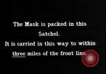 Immagine di istruzioni per la maschera gas United States USA, 1918, secondo 15 filmato di repertorio 65675068863