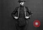 Immagine di istruzioni per la maschera gas United States USA, 1918, secondo 56 filmato di repertorio 65675068863