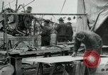 Standbild Männer an der Arbeit Frankreich, 1918, aus Sekunde 15 historischem Filmmaterial Videoclip 65675068930
