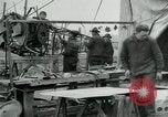 Standbild Männer an der Arbeit Frankreich, 1918, aus Sekunde 16 historischem Filmmaterial Videoclip 65675068930