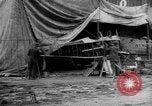 Standbild Männer an der Arbeit Frankreich, 1918, aus Sekunde 28 historischem Filmmaterial Videoclip 65675068930