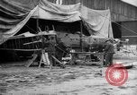 Standbild Männer an der Arbeit Frankreich, 1918, aus Sekunde 36 historischem Filmmaterial Videoclip 65675068930