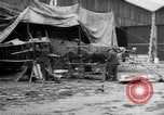 Standbild Männer an der Arbeit Frankreich, 1918, aus Sekunde 38 historischem Filmmaterial Videoclip 65675068930