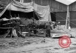 Standbild Männer an der Arbeit Frankreich, 1918, aus Sekunde 39 historischem Filmmaterial Videoclip 65675068930