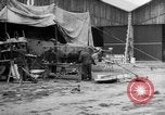Standbild Männer an der Arbeit Frankreich, 1918, aus Sekunde 41 historischem Filmmaterial Videoclip 65675068930