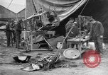 Standbild Männer an der Arbeit Frankreich, 1918, aus Sekunde 44 historischem Filmmaterial Videoclip 65675068930