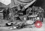 Standbild Männer an der Arbeit Frankreich, 1918, aus Sekunde 46 historischem Filmmaterial Videoclip 65675068930