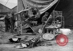 Standbild Männer an der Arbeit Frankreich, 1918, aus Sekunde 59 historischem Filmmaterial Videoclip 65675068930
