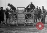 Standbild gunners Ausbildung Frankreich, 1918, aus Sekunde 46 historischem Filmmaterial Videoclip 65675068934