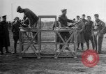 Standbild gunners Ausbildung Frankreich, 1918, aus Sekunde 47 historischem Filmmaterial Videoclip 65675068934