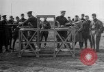Standbild gunners Ausbildung Frankreich, 1918, aus Sekunde 58 historischem Filmmaterial Videoclip 65675068934