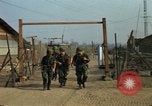 Immagine di La lotta contro il team di controllo Il Vietnam, 1969, secondo 59 filmato di repertorio 65675068966
