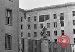 Immagine di Danneggiato tedesco Ministero dell'aria edificio Berlino Germania, 1945, secondo 31 filmato di repertorio 65675069002