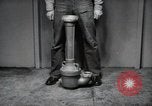 Immagine di Peri polverizzatore a getto United States USA, 1950, secondo 3 filmato di repertorio 65675069051
