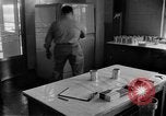 Immagine di Irradiazione degli alimenti Lemont Illinois USA, 1956, secondo 22 filmato di repertorio 65675069053