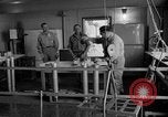 Immagine di Irradiazione degli alimenti Lemont Illinois USA, 1956, secondo 41 filmato di repertorio 65675069053