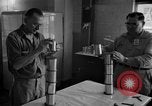 Immagine di Irradiazione degli alimenti Lemont Illinois USA, 1956, secondo 56 filmato di repertorio 65675069053