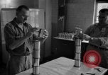Immagine di Irradiazione degli alimenti Lemont Illinois USA, 1956, secondo 57 filmato di repertorio 65675069053