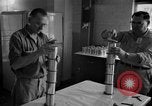 Immagine di Irradiazione degli alimenti Lemont Illinois USA, 1956, secondo 59 filmato di repertorio 65675069053