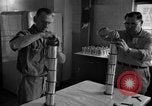 Immagine di Irradiazione degli alimenti Lemont Illinois USA, 1956, secondo 60 filmato di repertorio 65675069053