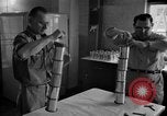 Immagine di Irradiazione degli alimenti Lemont Illinois USA, 1956, secondo 61 filmato di repertorio 65675069053