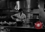 Immagine di Alimenti irradiati Lemont Illinois USA, 1956, secondo 12 filmato di repertorio 65675069054