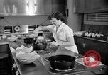 Immagine di Alimenti irradiati Lemont Illinois USA, 1956, secondo 18 filmato di repertorio 65675069054